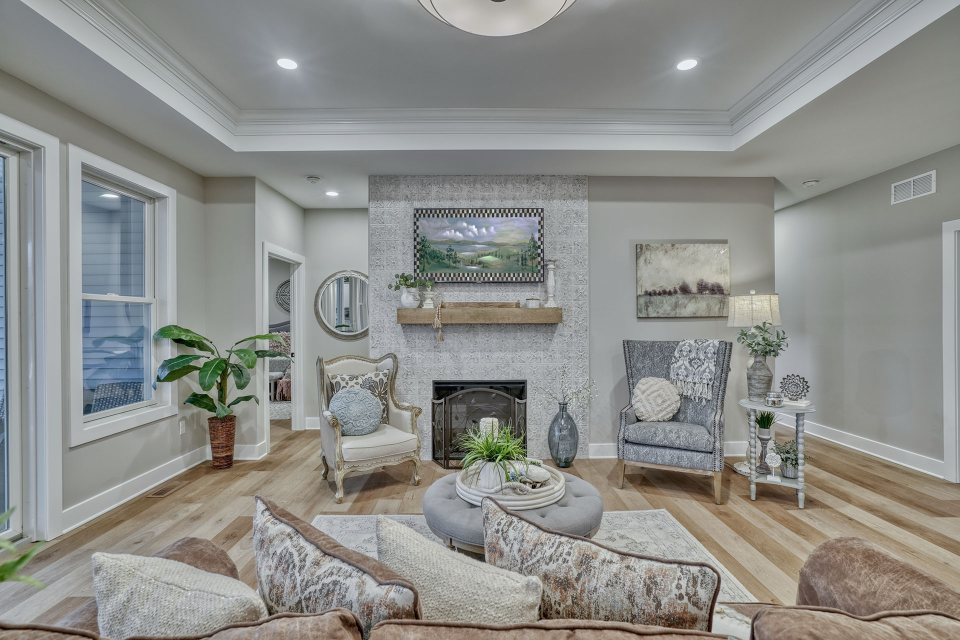 1441 Providence Dr - 0005 Open Concept Layouts, Great Rooms, Vaulted Ceilings, Floor-to-Ceiling Windows, Natural Light Maximization, Indoor-Outdoor Living Spaces, Landscaping Design
